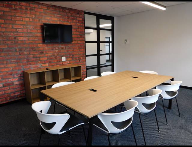130M² OFFICE TO LET IN HYDE PARK